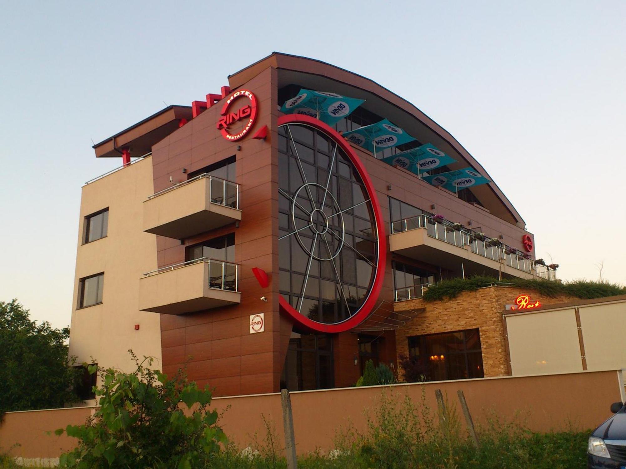 Family Hotel - Restaurant Ring Montana Exterior photo