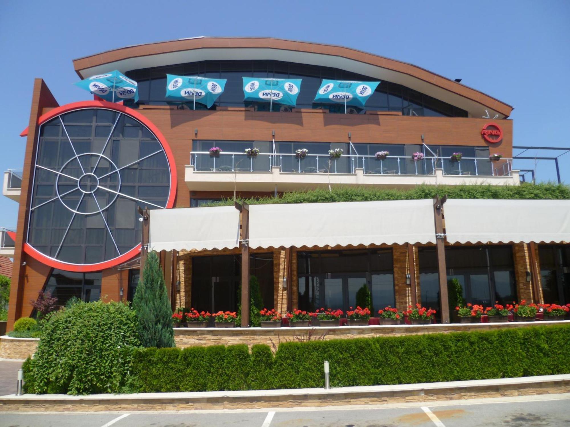 Family Hotel - Restaurant Ring Montana Exterior photo