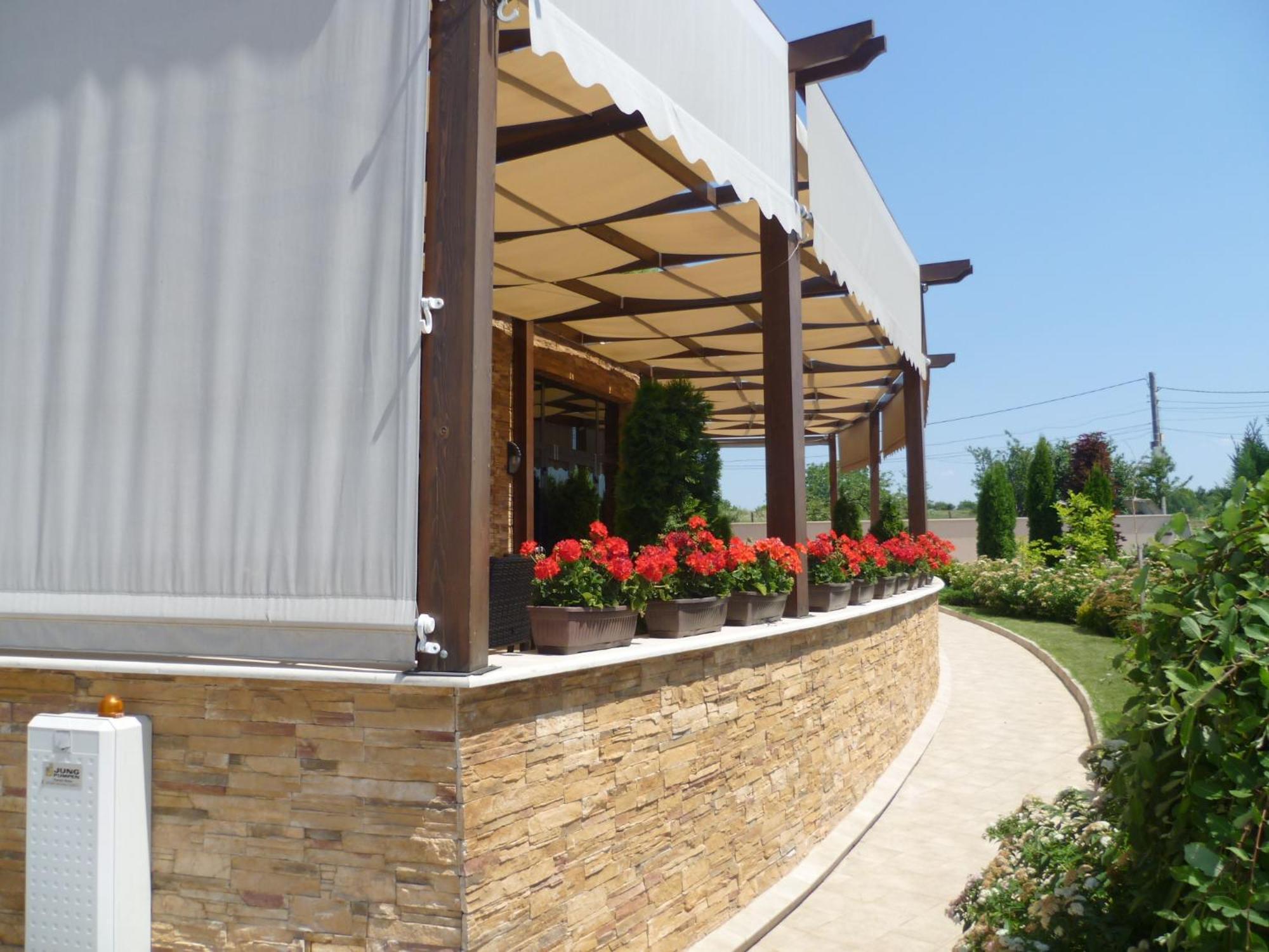 Family Hotel - Restaurant Ring Montana Exterior photo
