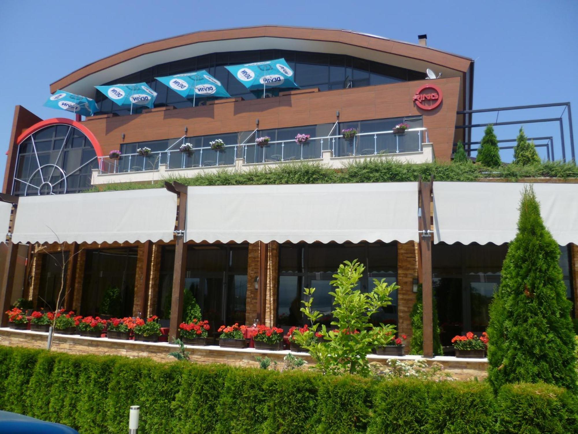 Family Hotel - Restaurant Ring Montana Exterior photo