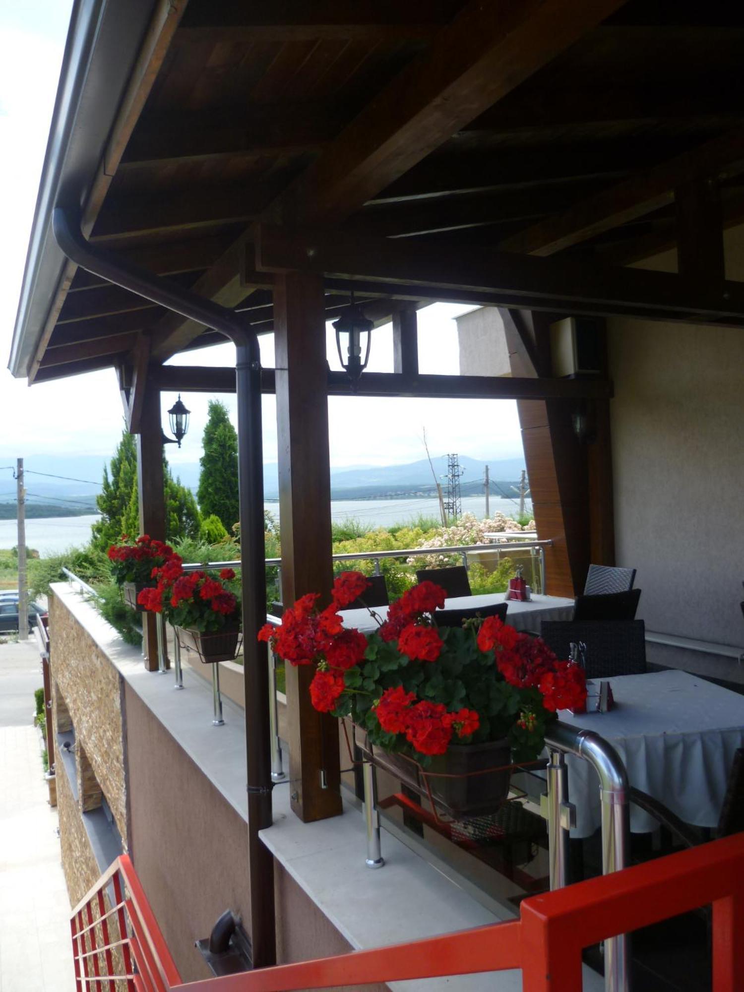 Family Hotel - Restaurant Ring Montana Exterior photo