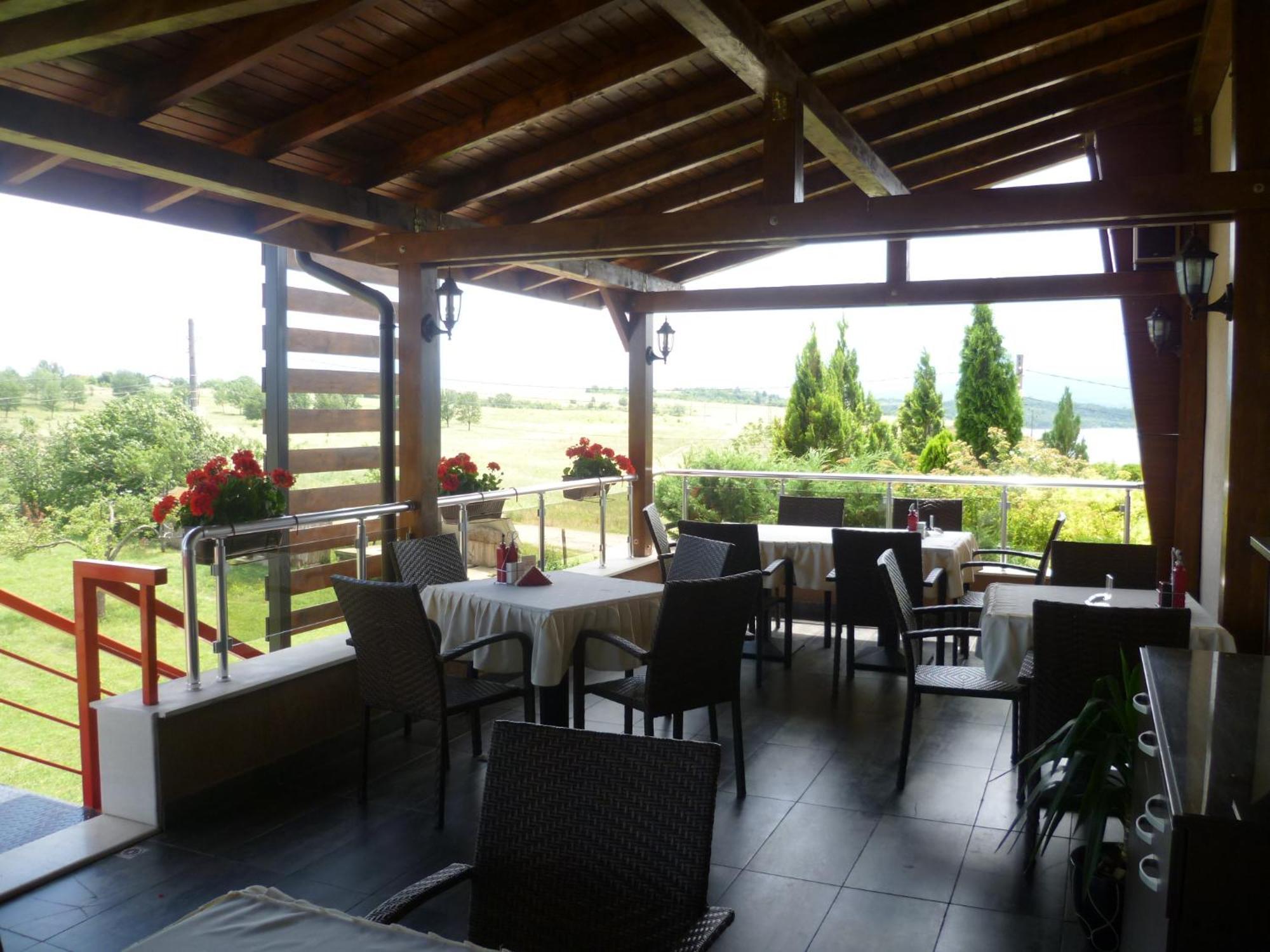 Family Hotel - Restaurant Ring Montana Exterior photo
